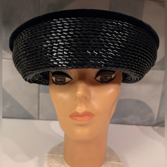 Vintage navy woven hat with velvet bow and trim. - Picture 10 of 11